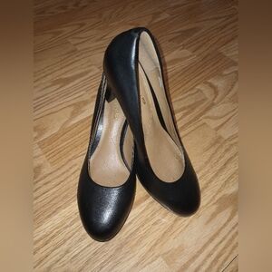 Clark's "Brier Dolly" Heels. Black. Leather. Women's 8M